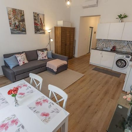 Emily'S Lovely Place Budapest Exterior foto