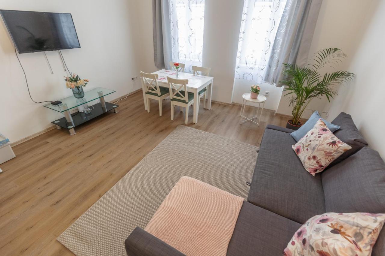 Emily'S Lovely Place Budapest Exterior foto